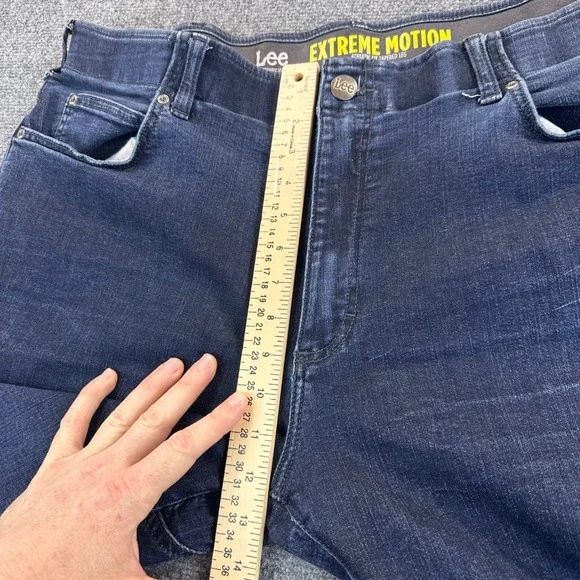 Lee Extreme Motion Men's 42x32 Dark Wash Athletic Fit Tapered Leg Jeans Stretch - Picture 12 of 15